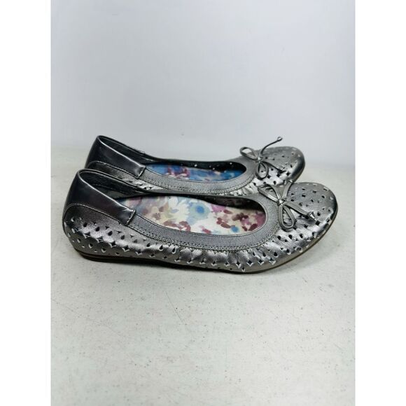 Vionic Silver Ballet Flats Womens 6,5Perforated Leather Comfort Shoes Orthotic - Picture 2 of 7